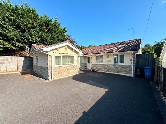 3 Bedroom Detached Bungalow For Sale In Elgin Road, Poole, Dorset, BH14
