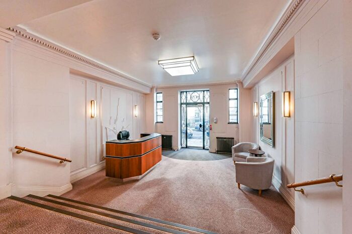 2 Bedroom Flat To Rent In Hallam Street, Marylebone, London, W1W