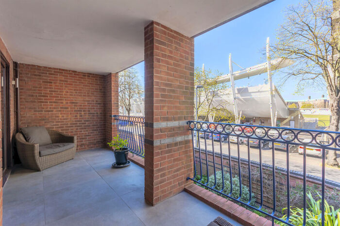 2 Bedroom Apartment To Rent In Fox Road, West Bridgford, Nottingham, NG2