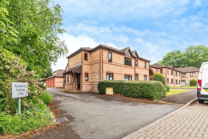 2 Bedroom Flat For Sale In Gershwin Court, Basingstoke, RG22