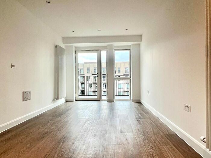 1 Bedroom Flat To Rent In Eden Place, London, E16