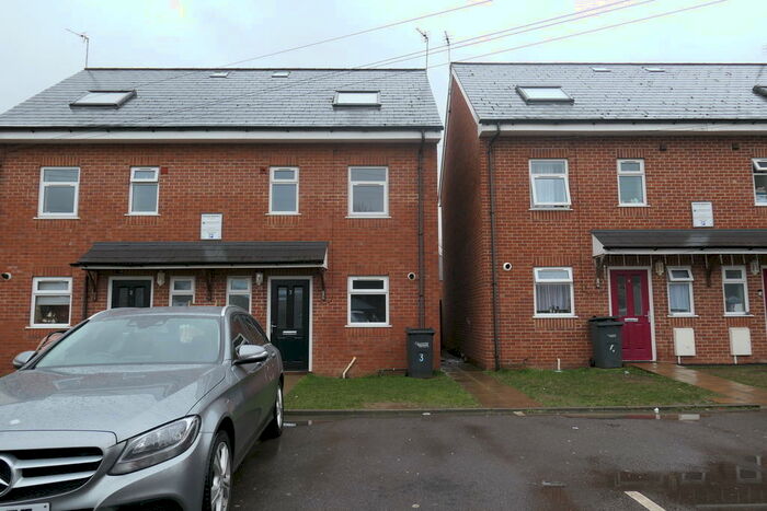 4 Bedroom Semi-Detached House To Rent In Crown Green Court, Gloucester, GL1