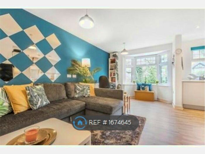 2 Bedroom Flat To Rent In Platinum Apartments, Kenley, CR8