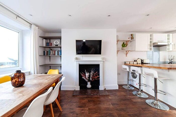 3 Bedroom Maisonette To Rent In Hill Rise, Richmond, Richmond, TW10