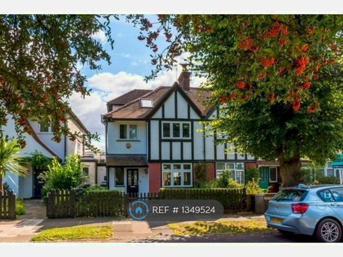 3 Bedroom Semi-Detached House To Rent In Princes Avenue, London, W3