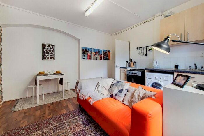 1 Bedroom Flat To Rent In Arnold Circus, Shoreditch, London, E2