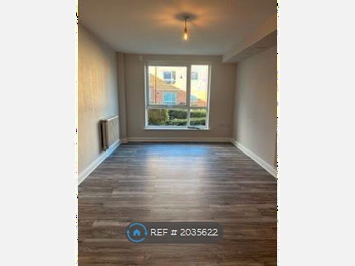 2 Bedroom Flat To Rent In Franklin Avenue, Watford, WD18
