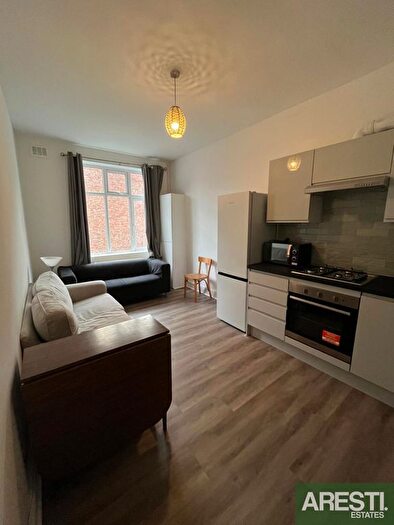 3 Bedroom Flat To Rent In Flat, Seven Sisters Road, London, N4