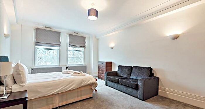 5 Bedroom Property To Rent In Park Road, London, NW8