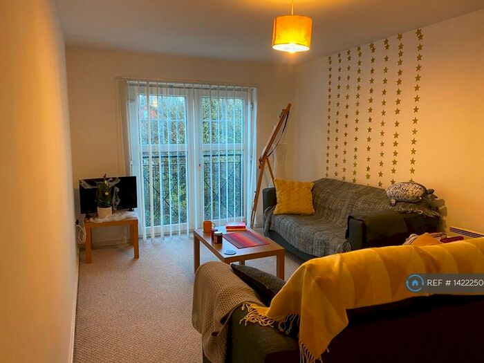 2 Bedroom Flat To Rent In Ladybarn Court, Manchester, M14