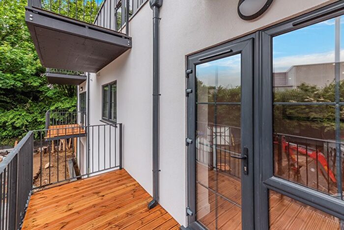 2 Bedroom Flat To Rent In Courtyard Apartments, Wallington, CR0