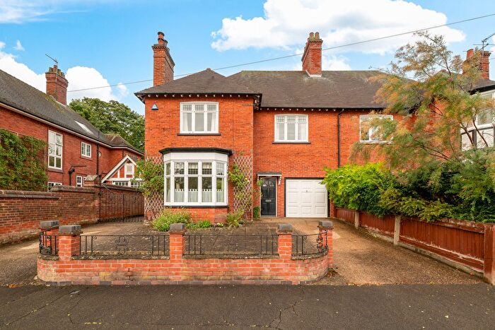 4 Bedroom Semi-Detached House For Sale In Curle Avenue, Lincoln, LN2