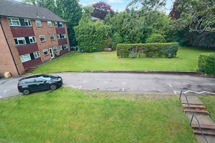 2 Bedroom Apartment For Sale In Tupwood Lane, Caterham, CR3