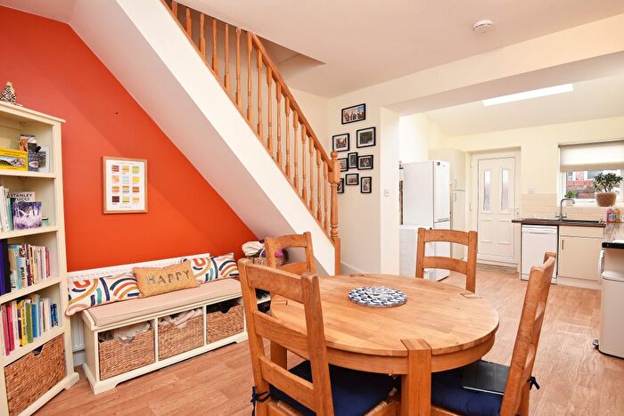 2 Bedroom Terraced House For Sale In Hookstone Avenue, Harrogate, HG2
