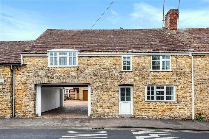 3 Bedroom Terraced House To Rent In Lower Acreman Street, Sherborne, DT9