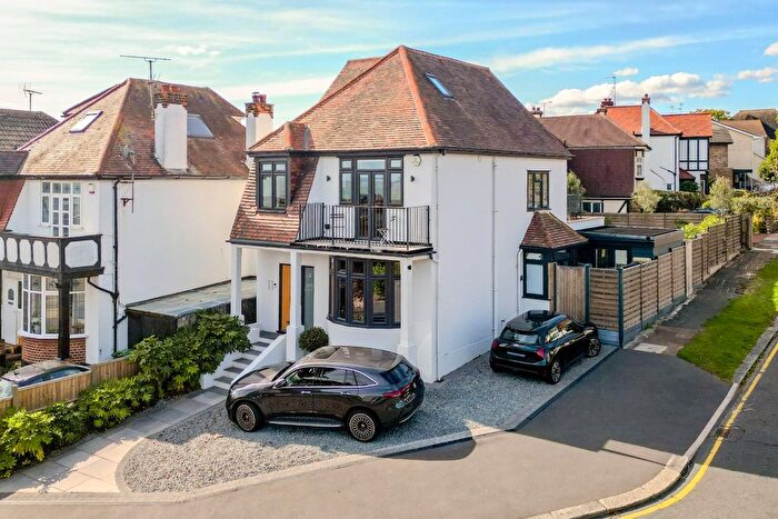 4 Bedroom Detached House For Sale In The Drive, Westcliff-On-Sea, SS0