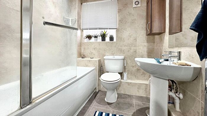 2 Bedroom Flat To Rent In Sheridan Road, Bristol, BS7