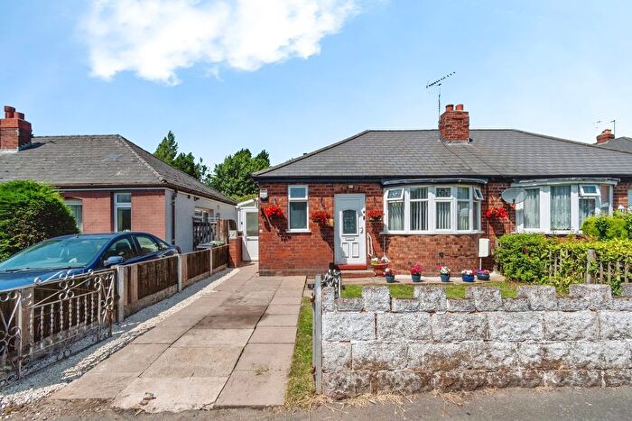 2 Bedroom Bungalow For Sale In Cedar Road, Willenhall, West Midlands, WV13