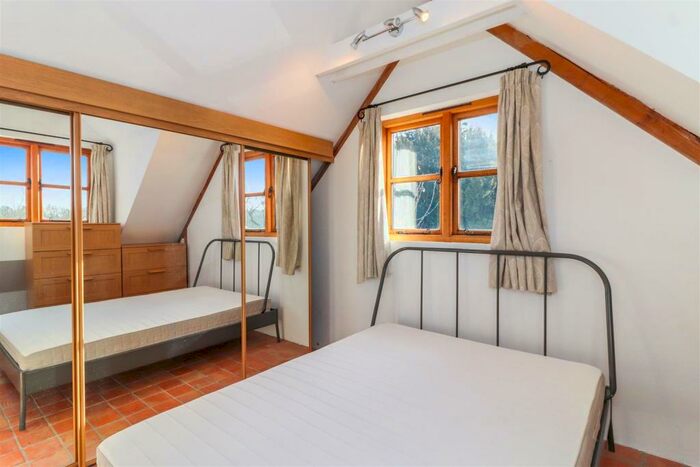 1 Bedroom Garage / Parking To Rent In Nash Road, Great Horwood, MK17