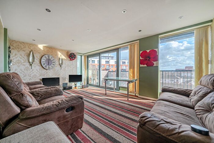 2 Bedroom Flat For Sale In Providence Place, Maidenhead, SL6