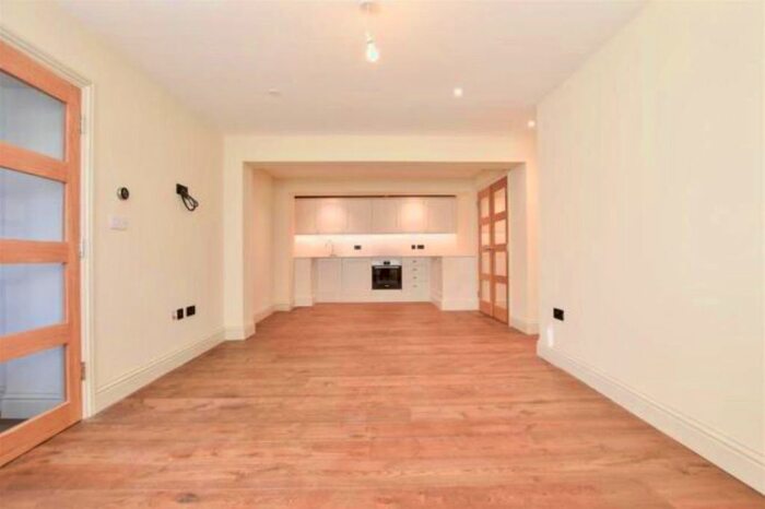 2 Bedroom Flat To Rent In High Street, Hastings, TN34