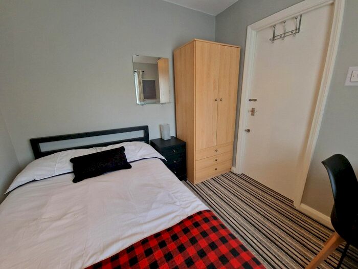 5 Bedroom Semi-Detached House To Rent In Colbourne Avenue, Brighton, BN2