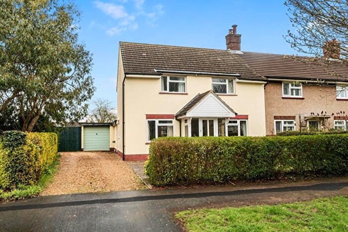 3 Bedroom End Of Terrace House For Sale In The Close, Thurleigh, MK44
