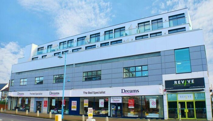 2 Bedroom Flat To Rent In Darkes Lane, Potters Bar, EN6