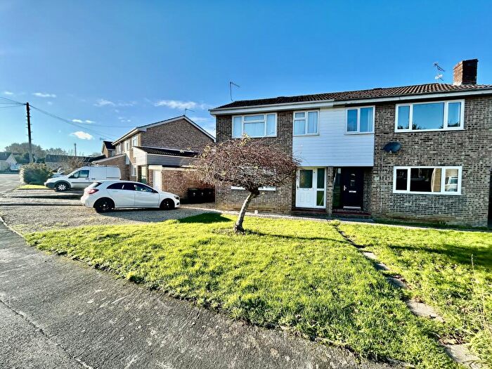 3 Bedroom Semi-Detached House For Sale In Duncliffe Close, Stalbridge, DT10