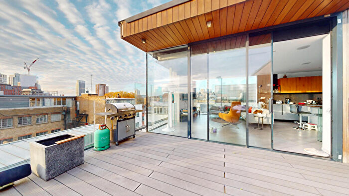 3 Bedroom Penthouse To Rent In - Hoxton Square, London, N1