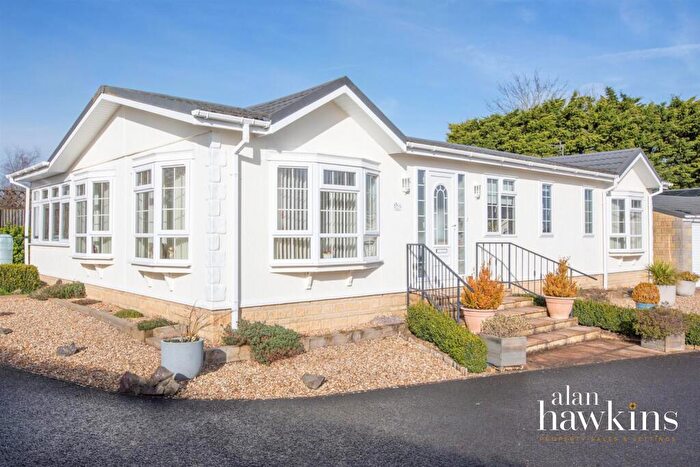 2 Bedroom Park Home For Sale In Lillybrook Estate, Lyneham, SN15