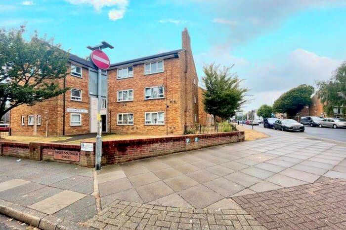 3 Bedroom Flat To Rent In Kings Road, Southsea, PO5