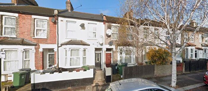 2 Bedroom Flat To Rent In Cobden Road, London, E11