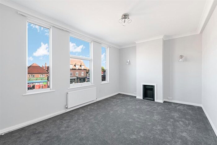 3 Bedroom Flat To Rent In London Road, Cheam, SM3
