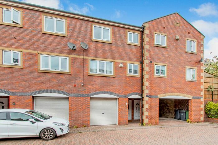 2 Bedroom Detached House To Rent In Victoria Mews, Morley, Leeds, West Yorkshire, LS27