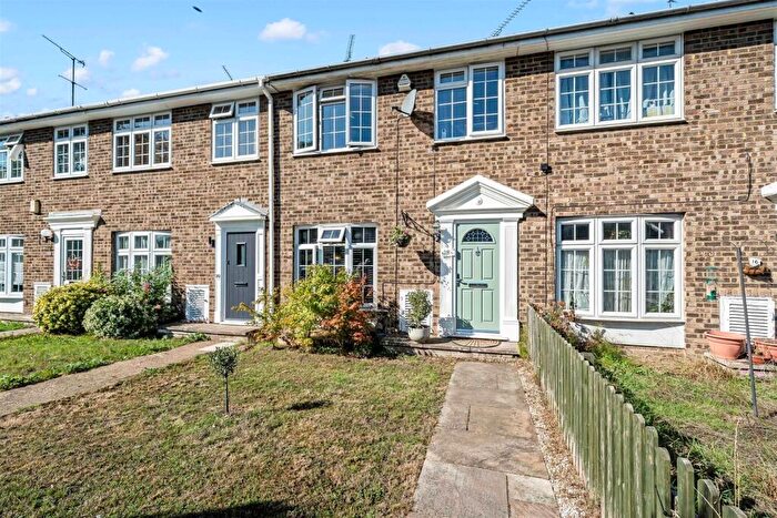 3 Bedroom House For Sale In Broadacres, Guildford, GU3