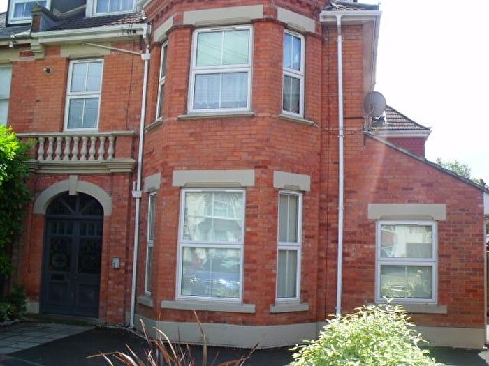 3 Bedroom Flat To Rent In Carysfort Road, Bournemouth, BH1