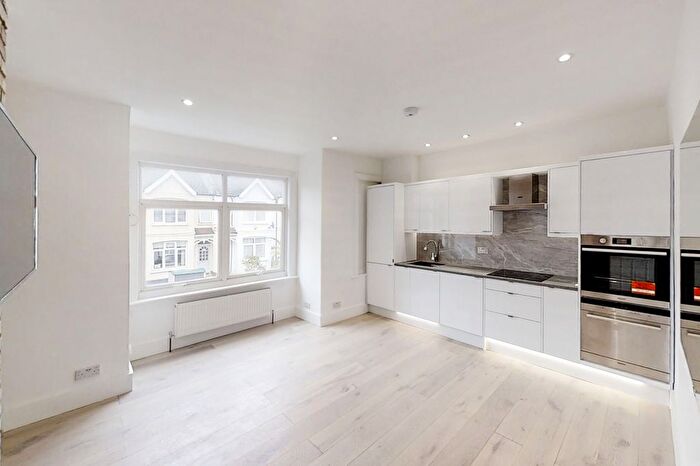 1 Bedroom Flat For Sale In Gassiot Road, London, SW17