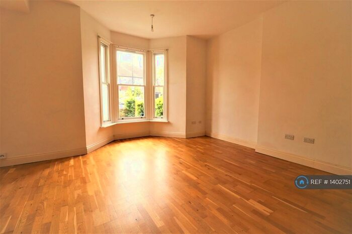 2 Bedroom Flat To Rent In Adrian Court, Croydon, CR0