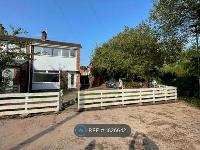 3 Bedroom Semi-Detached House To Rent In Frances Place, Atherton, Manchester, M46