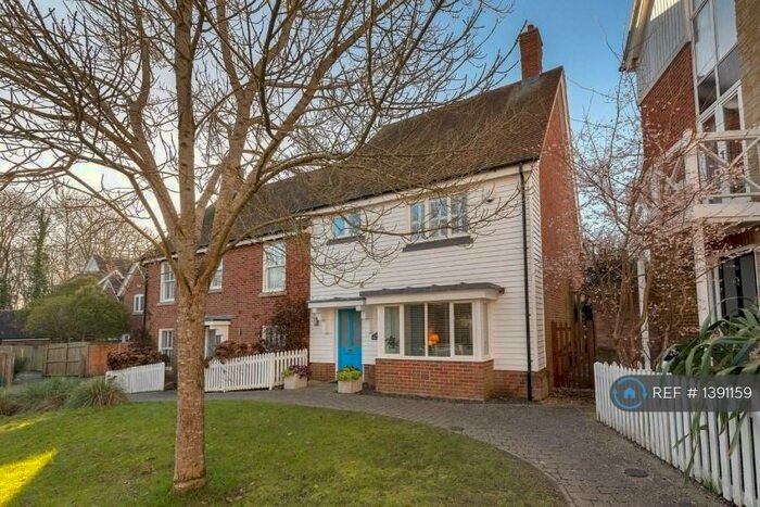 3 Bedroom Semi-Detached House To Rent In Shoesmith Lane, Kings Hill, West Malling, ME19