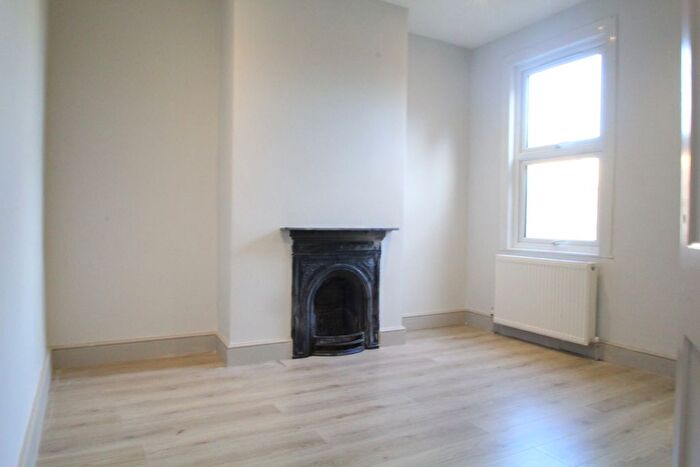 1 Bedroom Flat To Rent In Woodlands Park Road, Haringey, N15