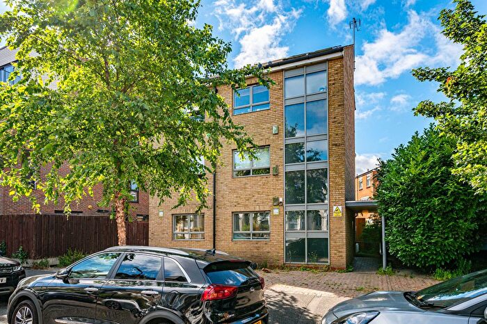 3 Bedroom Flat For Sale In Pellerin Road, Newington Green, Newington Green, London, N16