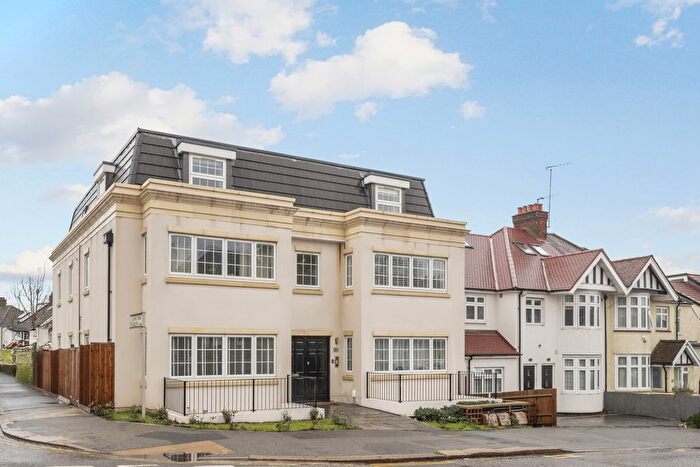 1 Bedroom Flat For Sale In Villiers Avenue, Surbiton, KT5