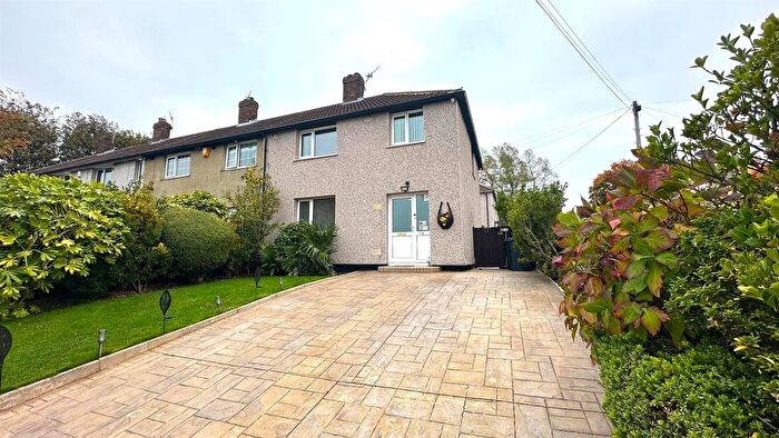 3 Bedroom Town House For Sale In Farm Hill Road, Idle, Bradford, BD10