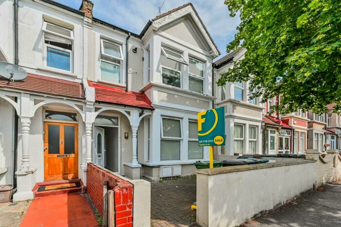 2 Bedroom Flat To Rent In Abbotts Park Road, Leyton, London, E10