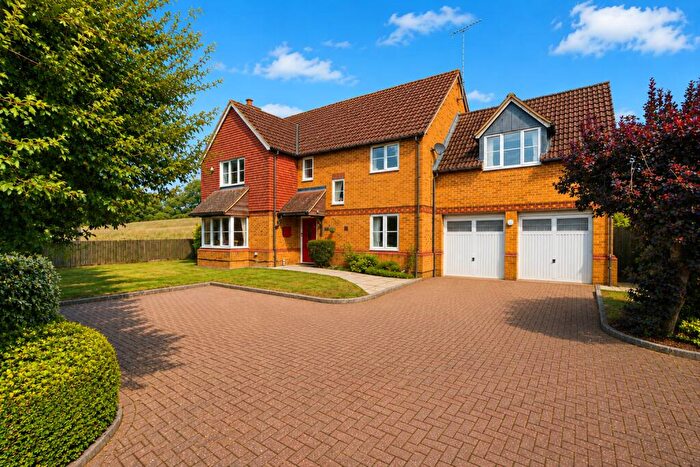4 Bedroom Detached House For Sale In Mancroft Road, Aley Green, Luton, Bedfordshire, LU1