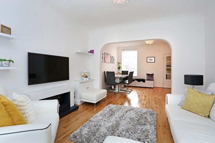 3 Bedroom Terraced House To Rent In Framfield Road, Hanwell, W7