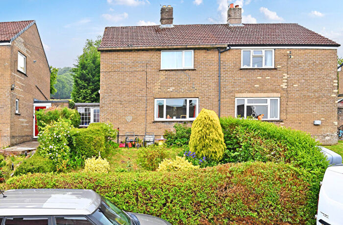 3 Bedroom Semi-Detached House For Sale In The Whinfields, Harrogate, HG3