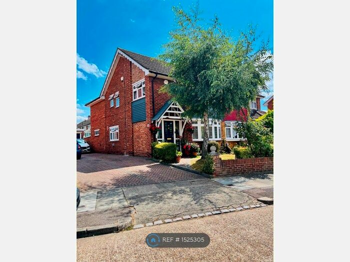 4 Bedroom Semi-Detached House To Rent In Frobisher Way, Gravesend, DA12